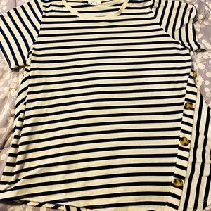 🌻 89th & Madison Summer shirt🌻